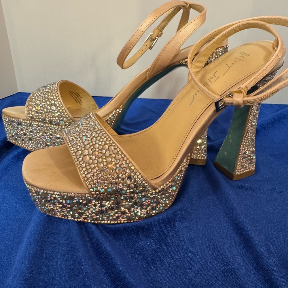 Betsey Johnson  Crystal Embellished Platform Sandals - Champagne 8 - Picture 7 of 7